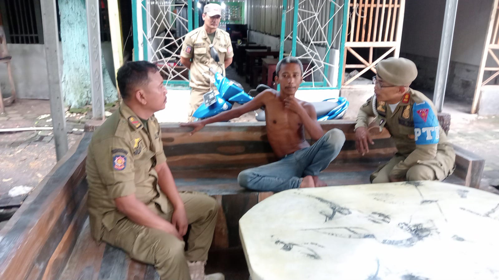ODGJ Beringas Berubah Tenang Setelah Pendekatan Humanis Satpol PP Jember