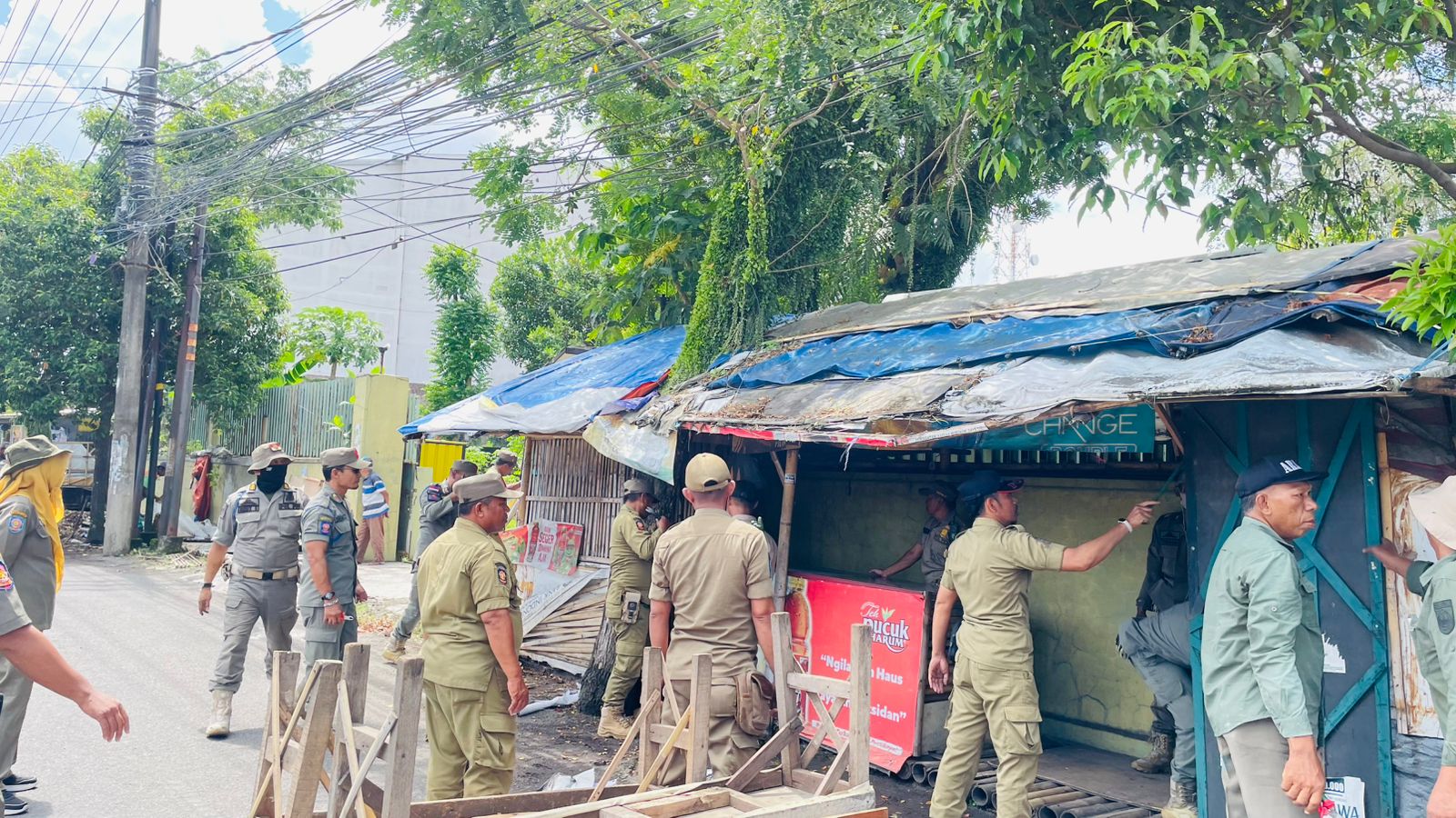 Penertiban Humanis PKL di Trotoar, Satgas Infrastruktur dan Tata Ruang Satpol PP Utamakan Dialog demi Wajah Kota Lebih Tertib