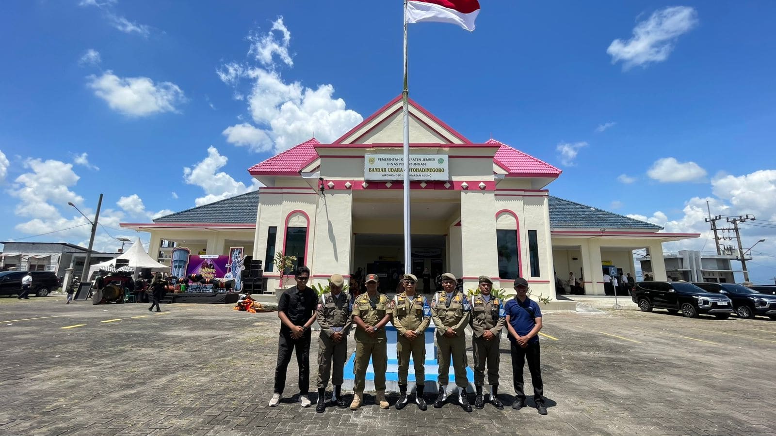 Satpol PP Jember Amankan Penerbangan Perdana Wings Air Rute Jember–Bali