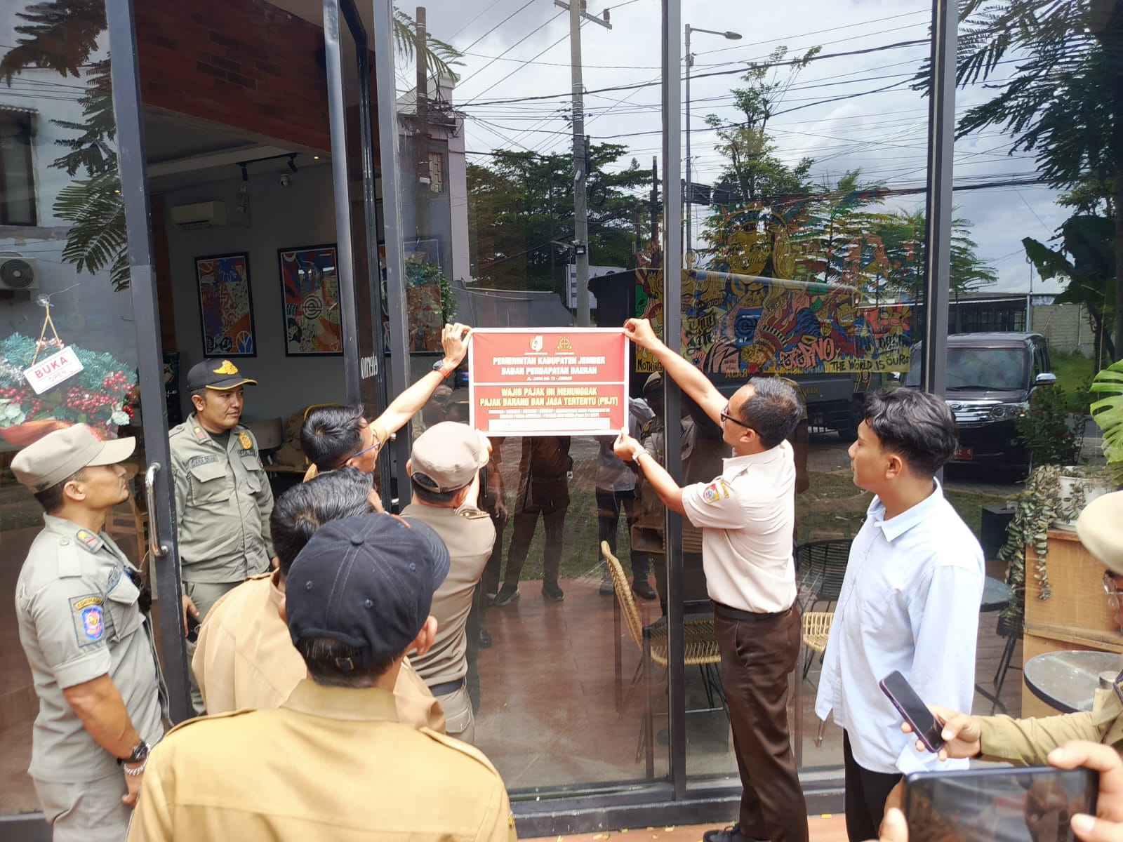 Satpol PP Jember Bersama Bapenda dan Kejaksaan Gelar Operasi Gabungan Tertib Pajak