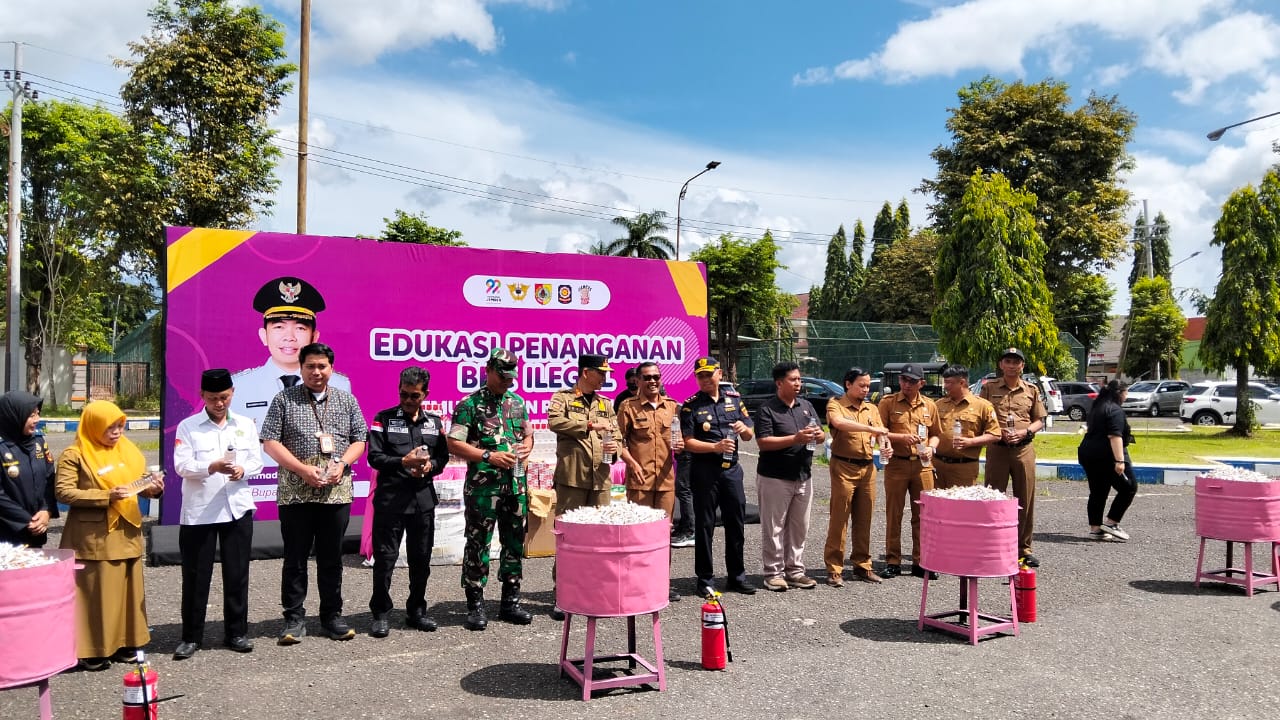 Satpol PP Kabupaten Jember Hadiri Edukasi dan Pemusnahan BKC Ilegal Bersama Bea Cukai
