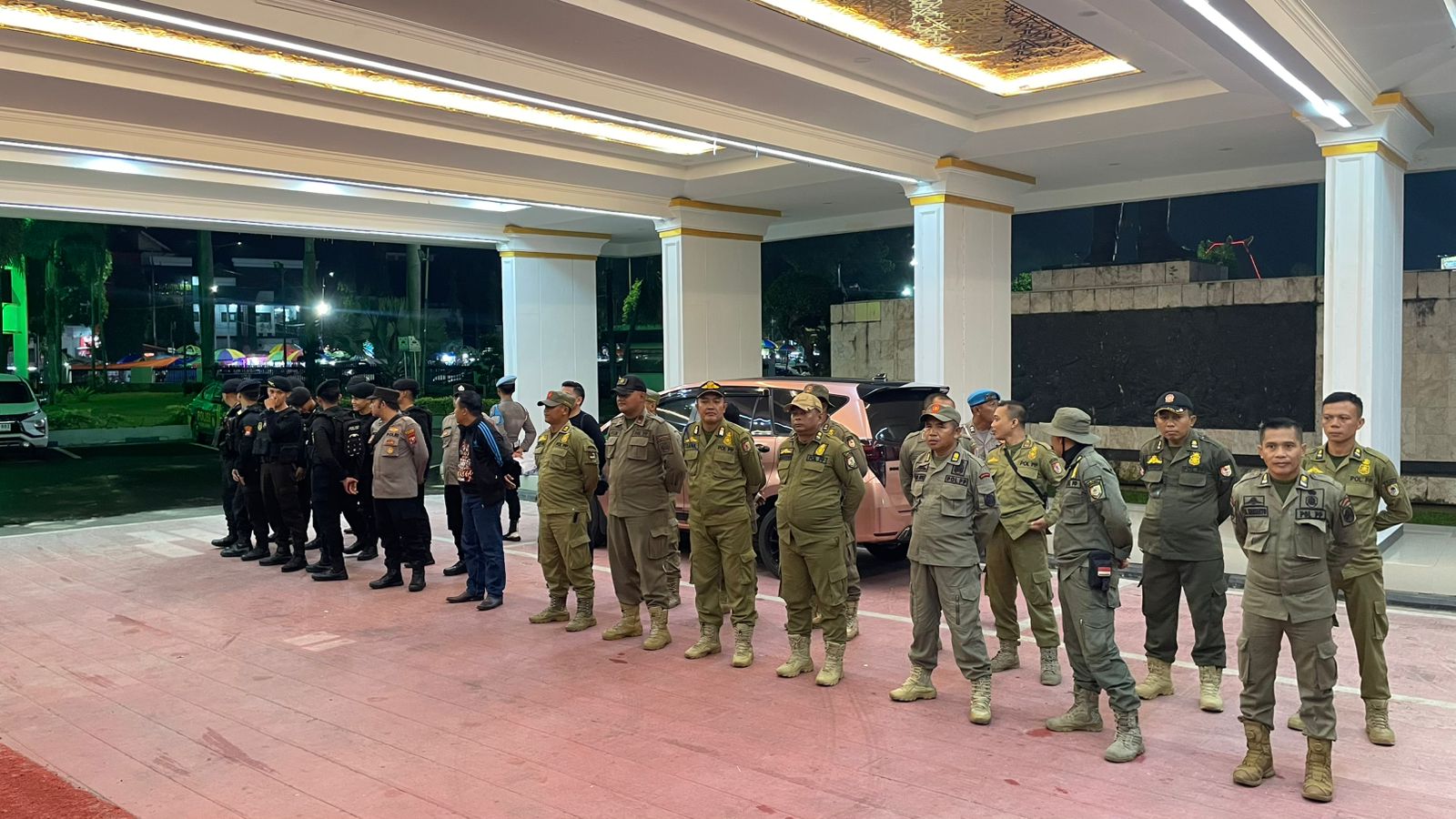 Sinergi Satpol PP, Polri, dan TNI Amankan Roadshow Stasiun Dangdut JTV yang Dimeriahkan Ababil Music