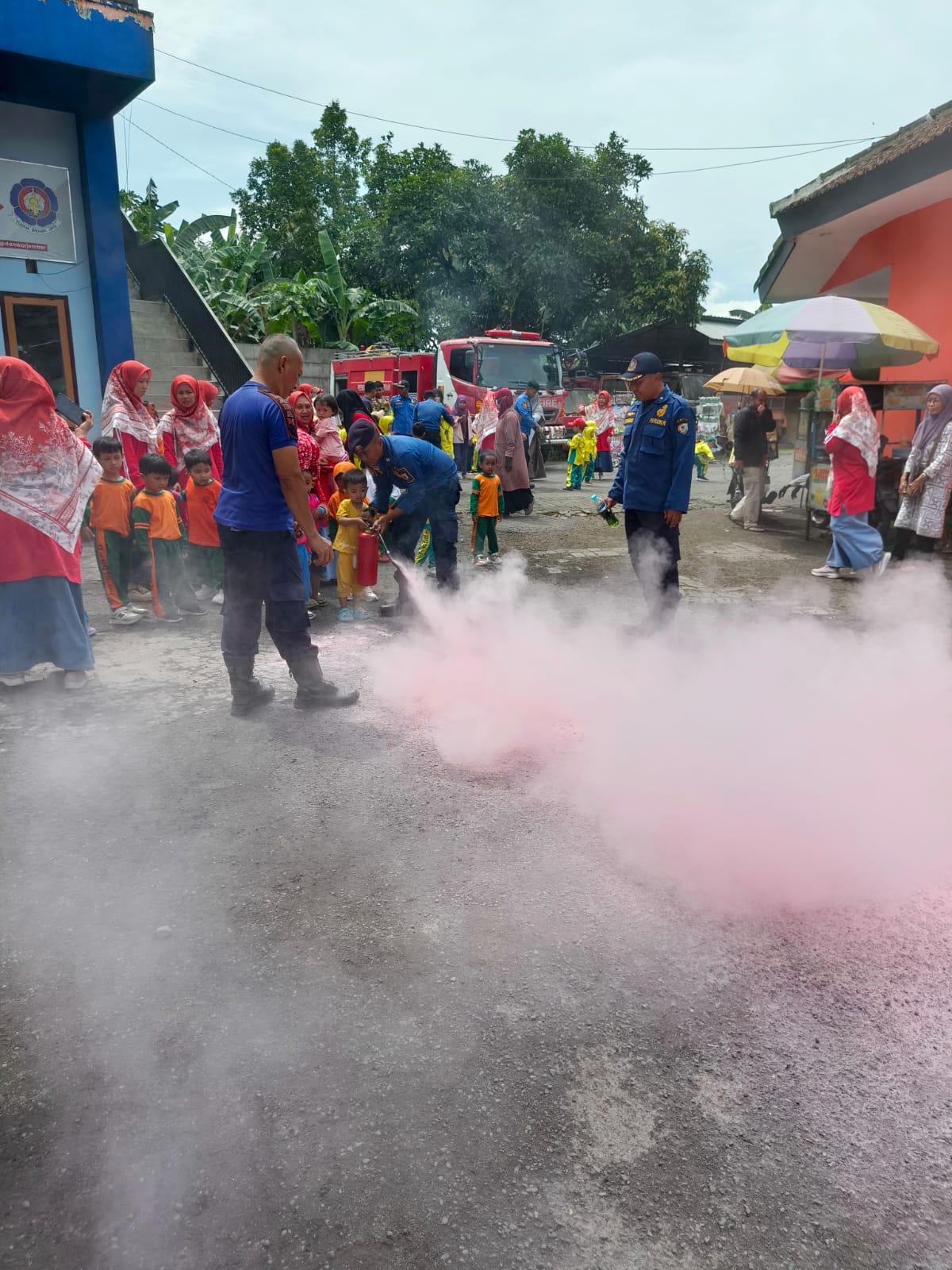 Studi Edukasi Seru Bersama Si Kecil: KB–TK Buah Hati Kita Belajar Jadi Pemadam Cilik!